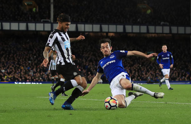 他的家庭背 他的家庭背